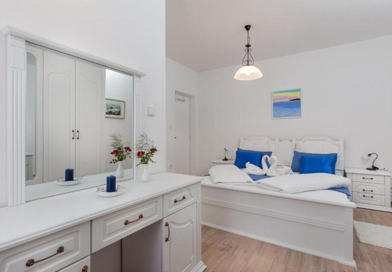 קאבטאט Apartments Ante - With Pool מראה חיצוני תמונה